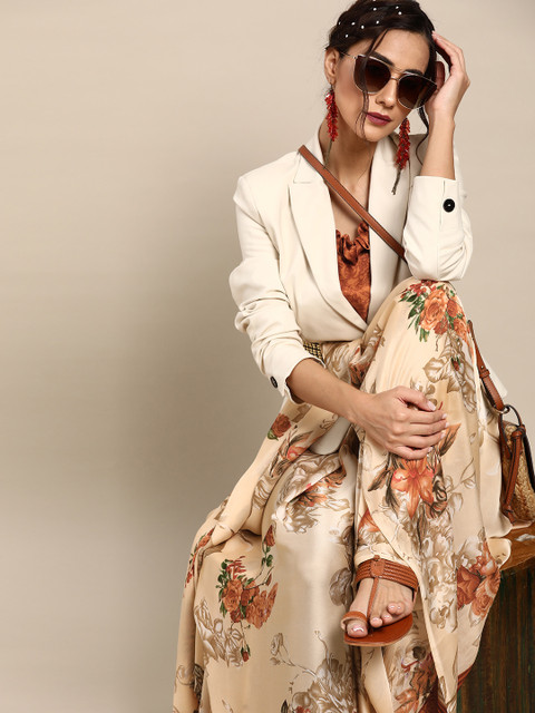 

Tikhi Imli Beige Floral Printed Satin Saree