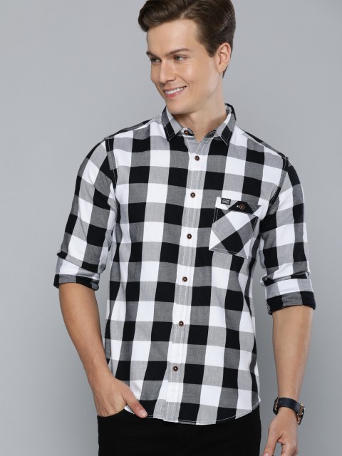 

The Indian Garage Co Men Black & White Slim Fit Checked Casual Shirt