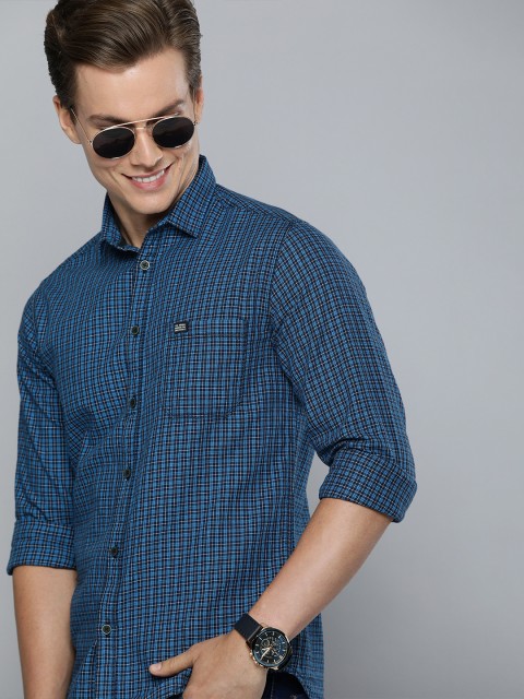 

The Indian Garage Co Men Blue & White Slim Fit Checked Casual Shirt