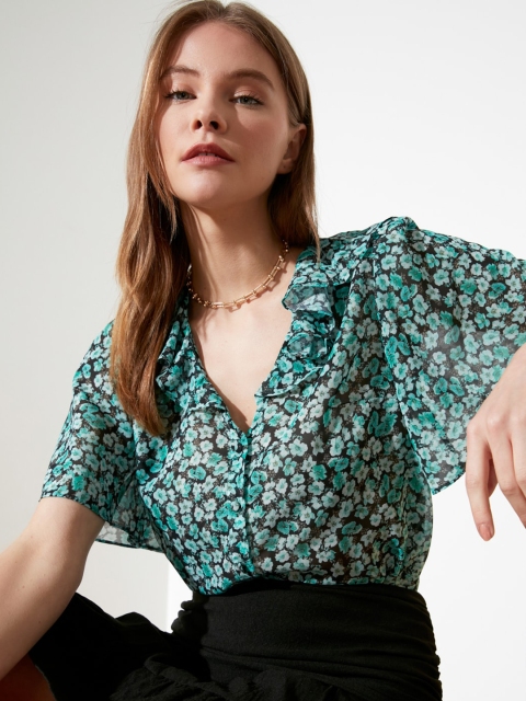 

TRENDYOL COLLECTION Green & White Floral Printed Flared Sleeves Ruffled Regular Top