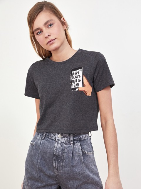 

Trendyol Women Charcoal Grey Printed Detail Round Neck Pure Cotton T-shirt