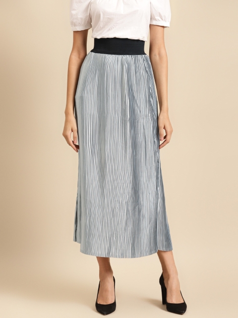 

DODO & MOA Women Grey Solid Accordion Pleated A-Line Maxi Skirt With Sheen Finish