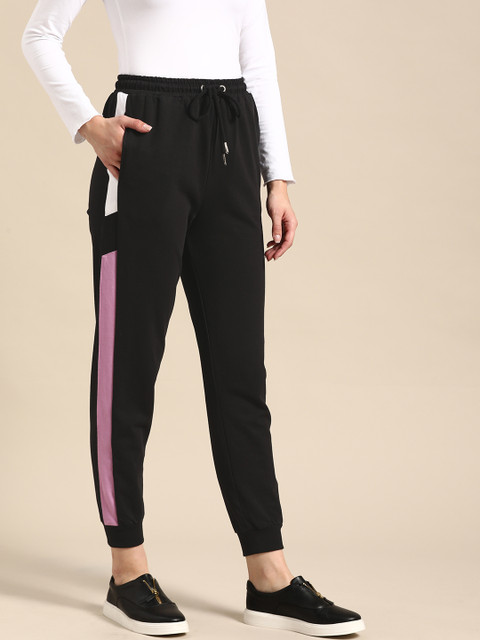 

COVER STORY Women Black Regular Fit Solid Cropped Joggers