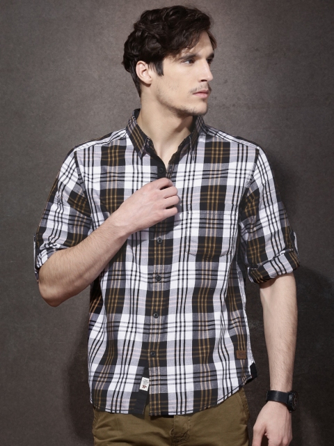 

Roadster Men White & Brown Regular Fit Checked Casual Shirt