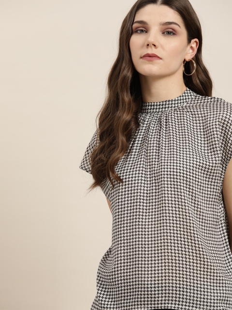 

her by invictus Black & White Printed Monochrome Regular Top