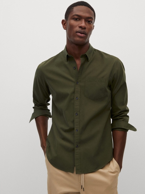 

MANGO MAN Olive Green Regular Fit Solid Casual Shirt