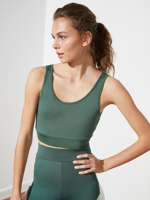 

Trendyol Green Solid Non-Wired Lightly Padded Workout Bra TWOSS20SS0022