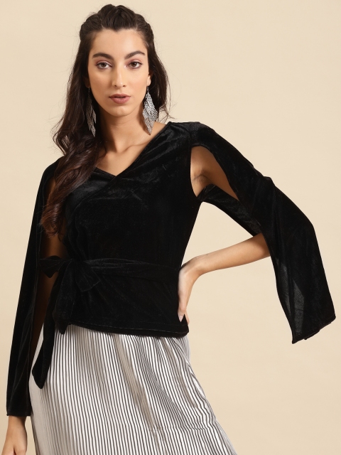 

DODO & MOA Black Cape Sleeves Velvet Finish Top