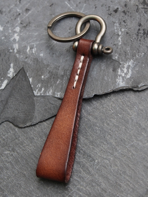 

Unknown By Ayesha Men Rugged Brown Leather Key Ring