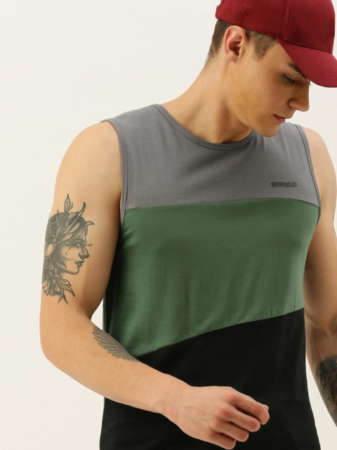 

SINGLE Men Olive Green Colourblocked Slim Fit Round Neck Pure Cotton T-shirt