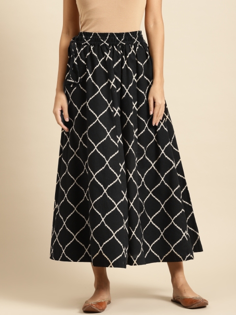 

TAG 7 Women Black & Off-White Printed Flared Palazzos