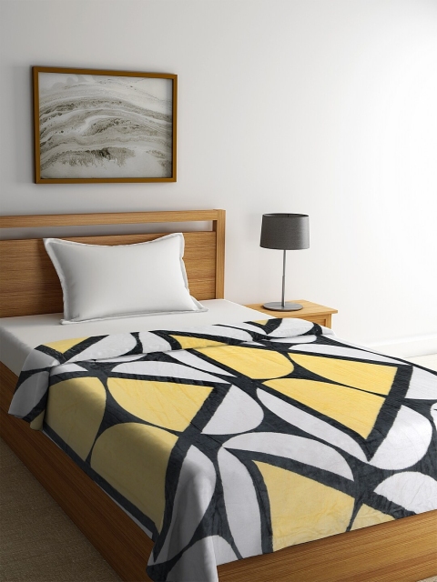 

NEUDIS Yellow & Black Geometric AC Room 210 GSM Single Bed Blanket