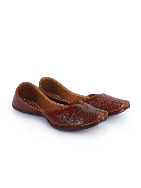 

The Desi Dulhan Women Brown Solid Leather Mojaris
