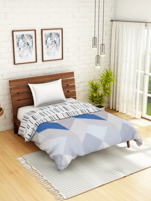 

WELHOME Blue & Grey Geometric AC Room 90 GSM Single Bed Quilt