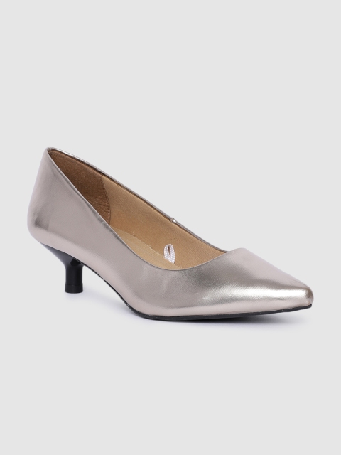 

Carlton London Gold-Toned Kitten Heeled Pumps