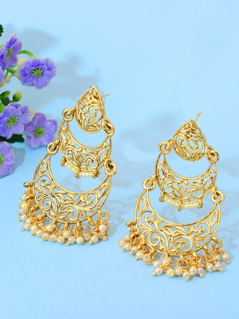 

aadita Gold-Toned Kundan and Pearl Studded Chandbalis