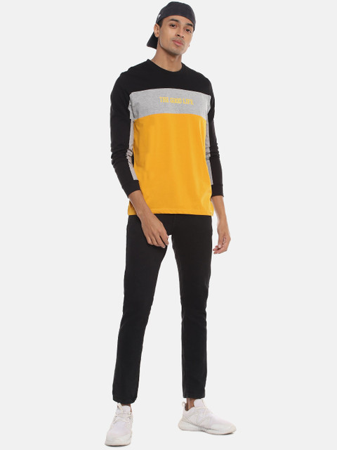 

Campus Sutra Men Mustard Colourblocked High Neck T-shirt