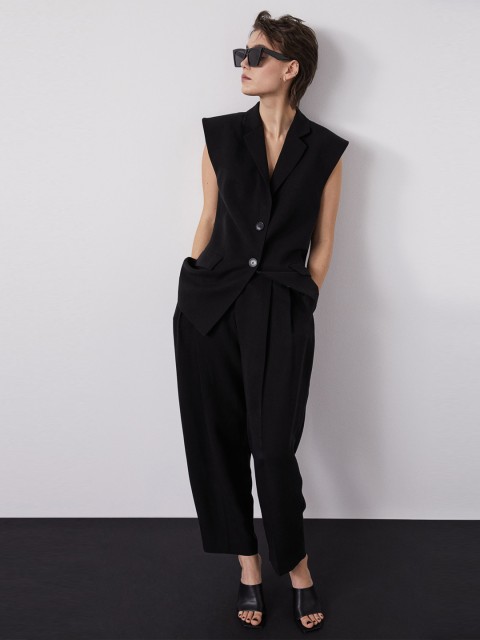 

H&M Women Black Solid Wide Pleat-Detail Trousers