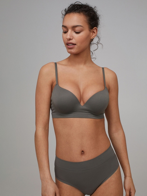 

H&M Women Green Solid Seamless Super Push-Up Bra 0923368006