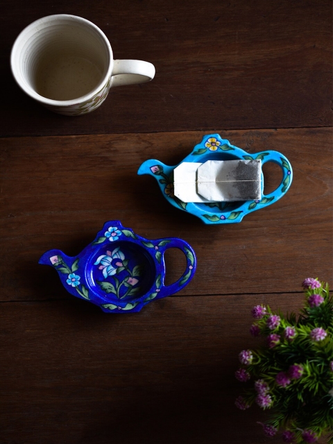 

Neerja Blue Printed 2-Pieces Ceramic Tea Bag Holder Set