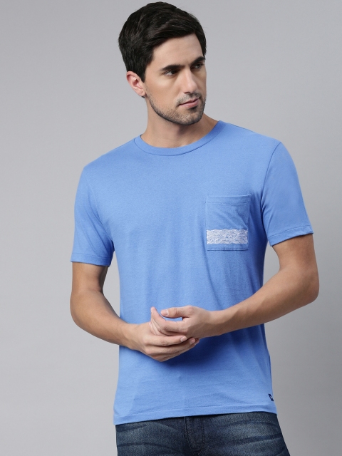 

Levis Men Blue Solid LMC POCKET Round NeckT-shirt