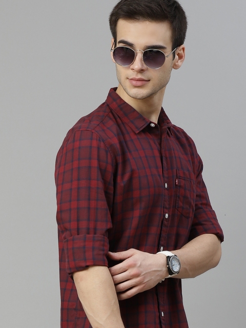 

Levis Men Maroon & Navy Blue Slim Fit Pure Cotton Checked Casual Shirt