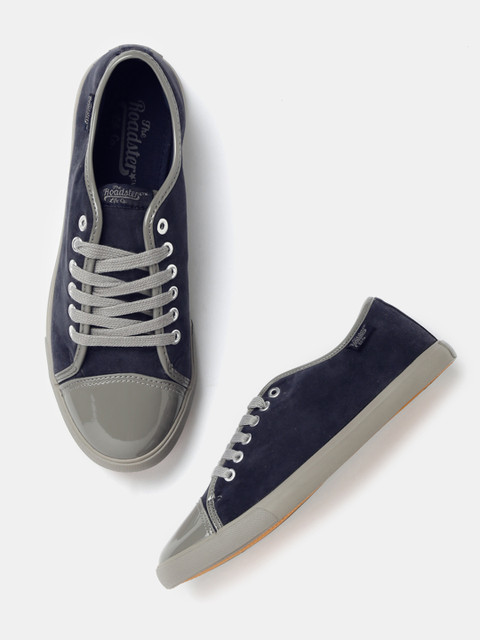 

Roadster Men Navy Sneakers, Navy blue