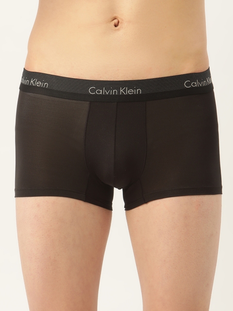 

Calvin Klein Underwear Men Black Solid Low-Rise Trunks NB1497001-001