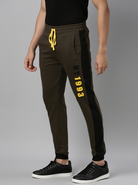 

The Indian Garage Co Men Olive Printed Slim Fit Joggers