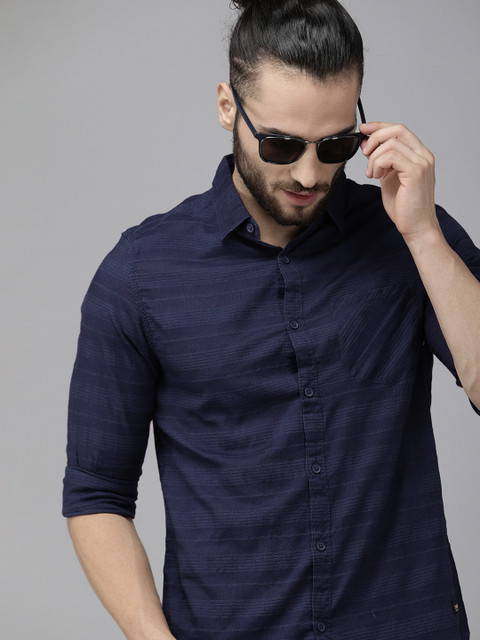 

SPYKAR Men Navy Blue Slim Fit Horizontal Stripes Casual Shirt