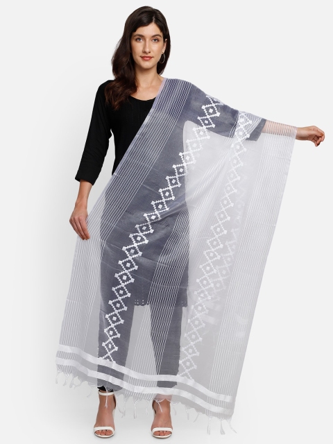 

amraoo White Embroidered Cotton Dupatta