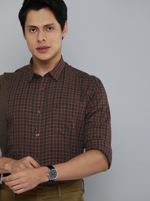 

Indian Terrain Men Olive & Burgundy Slim Fit Checked Casual Shirt
