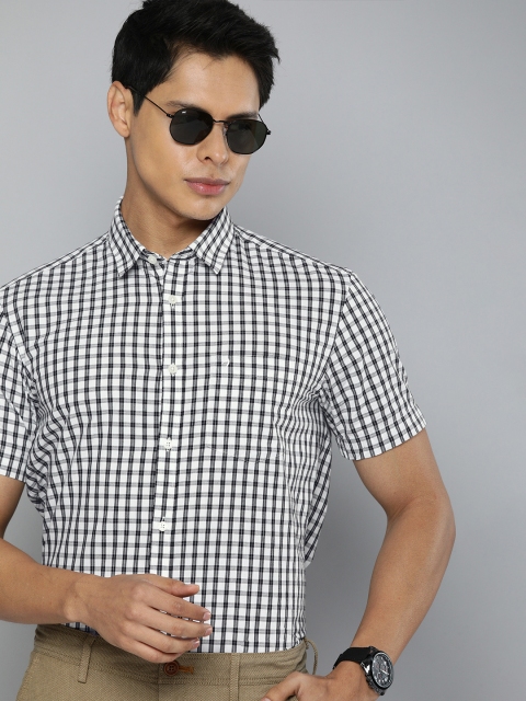 

Indian Terrain Men Black Slim Fit Checked Casual Shirt