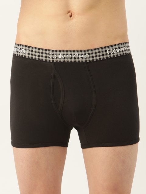 

Calvin Klein Underwear Men Black Solid Trunks NB1992001