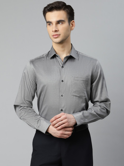 

Arrow Men Black & Off-White Pure Cotton Slim Fit Self-Design Formal Shirt