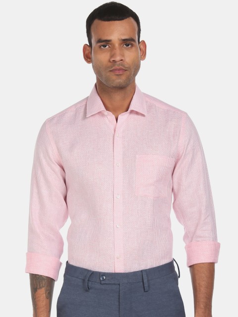 

Arrow Men White & Pink Regular Fit Self Design Casual Shirt