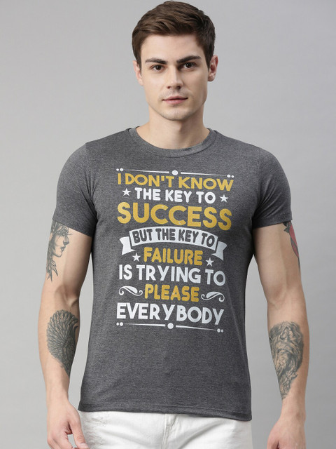 

QUANCIOUS Men Charcoal Grey Printed Round Neck T-shirt