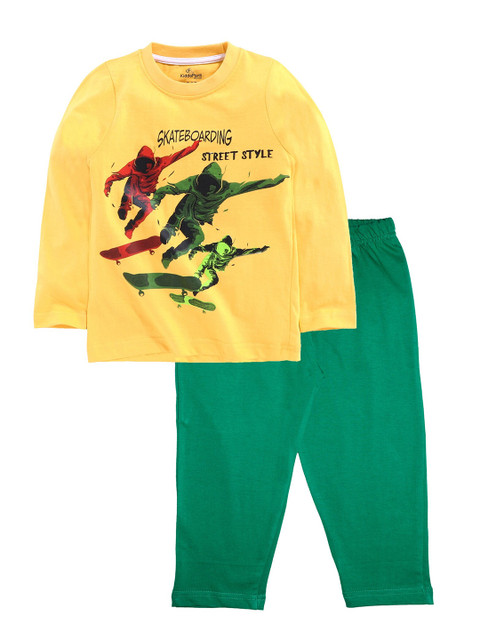

KiddoPanti Boys Yellow & Green Skate Boarding Printed Night Suit