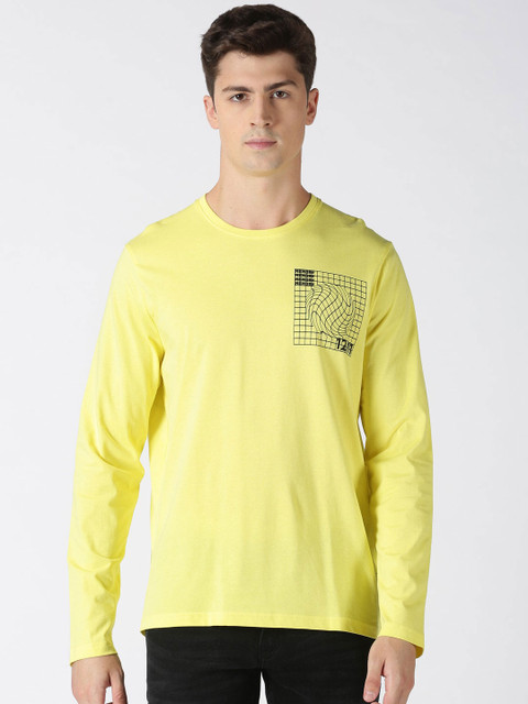 

Blue Saint Men Yellow Solid Round Neck Cotton T-shirt
