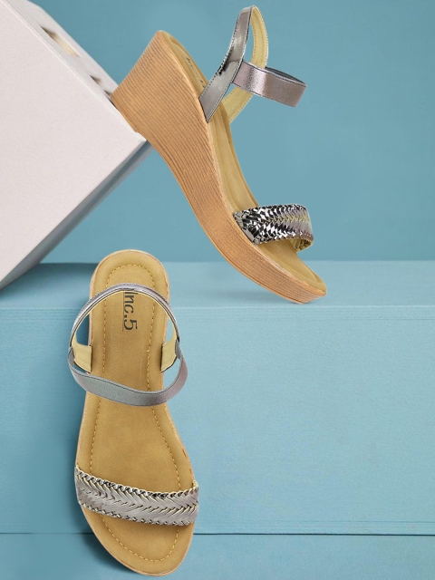 

Inc 5 Women Grey Woven Design Sandals