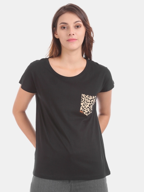 

Sugr Women Black Solid Round Neck T-shirt