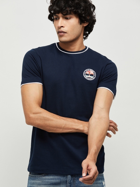 

max Men Navy Blue Solid Round Neck T-shirt