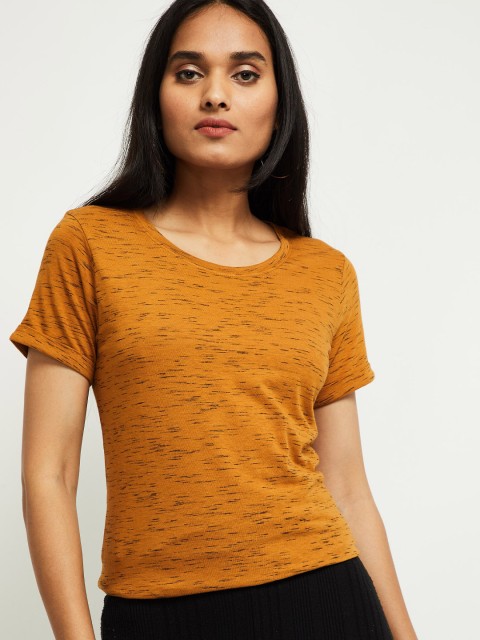 

max Women Mustard Solid Round Neck T-shirt