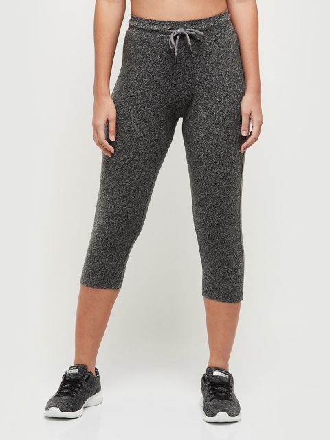 

max Women Charcoal Printed Slim Fit Capris