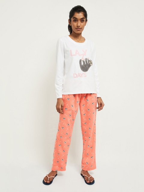 

max Women White & Peach-Coloured Printed Night suit