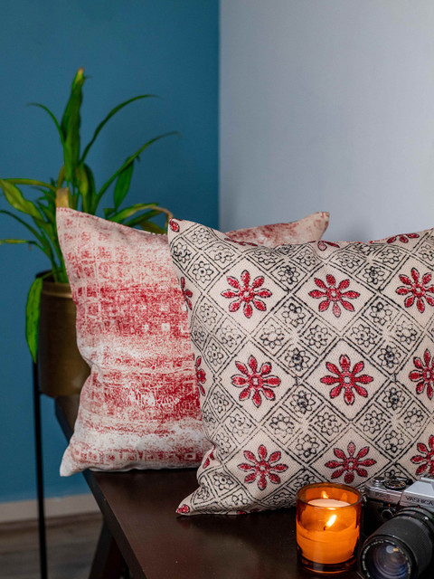 

SHIVANAA HOMES Beige & Red Set of 2 Floral Square Cushion Covers