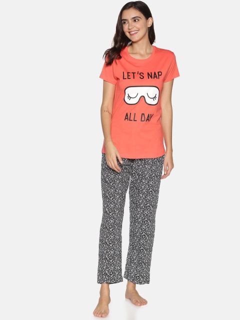 

TWIN BIRDS Women Peach-Coloured & Black Printed Night Suit