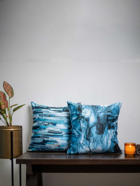 

SHIVANAA HOMES Blue & White Set of 2 Abstract Square Cushion Covers