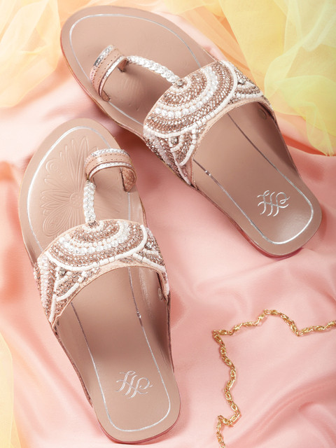 

House of Pataudi Women Nude-Coloured & Off-White Embellished Handcrafted One Toe Flats