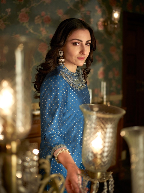 

House of Pataudi Women Blue & Golden Embroidered Neckline Jashn Kurta